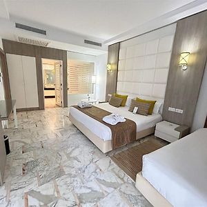 Deluxe Family Suite